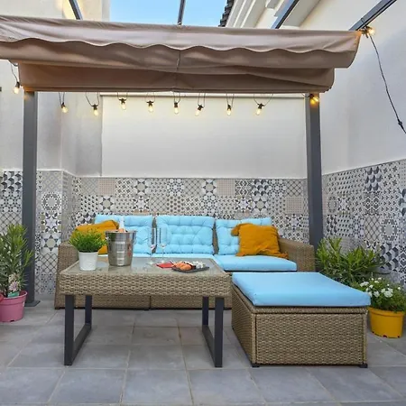 -malagasunapts- Privateterrace Freeparking Pool Apartment
