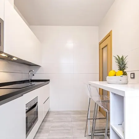 -malagasunapts- Privateterrace Freeparking Pool Apartment