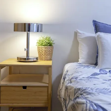 -malagasunapts- Privateterrace Freeparking Pool Apartment